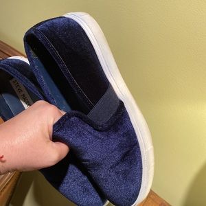 velvet midnight blue Steve Madden slip on sz 7.5
